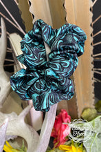 Load image into Gallery viewer, Sheridan Scrunchie
